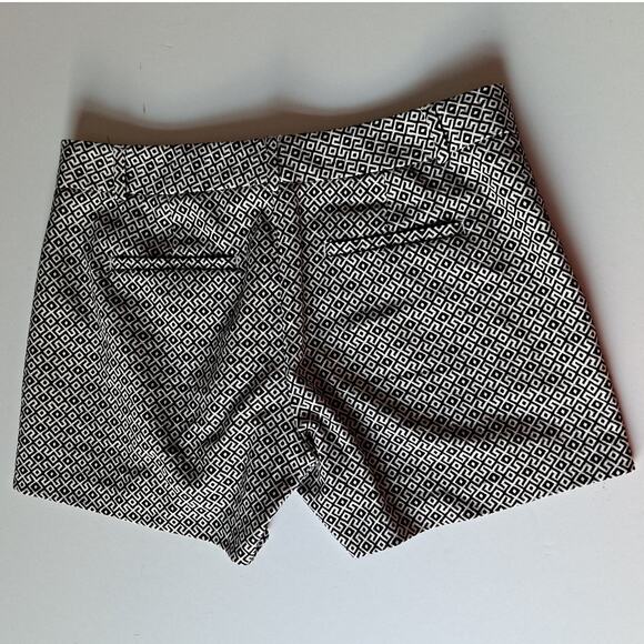 Banana Republic Hampton Shorts Womens Size 4 Black White Maze Geometric Abstract - Picture 4 of 11